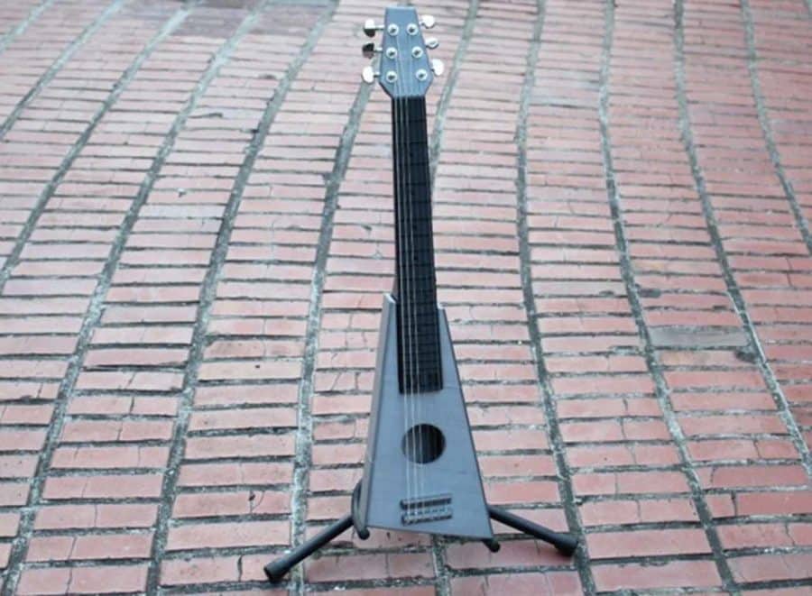 Guitare imprimable en 3D & réellement jouable (source d'image : solstie/thingiverse)