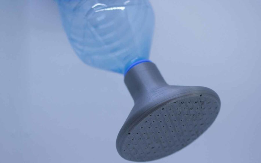 Utiliser une bouteille d'eau comme arrosoir - avec cette mise à niveau (source de l'image : corentin paquet/myminifactory)